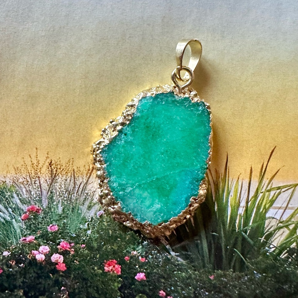 Natural Green Stone Crafted Pendant - Picture 3 of 5